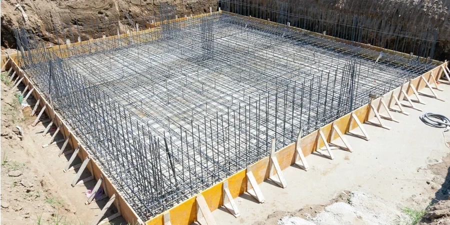 Diseño de losa de cimentación en Temuco: interacción suelo-estructura en subsuelos volcánicos